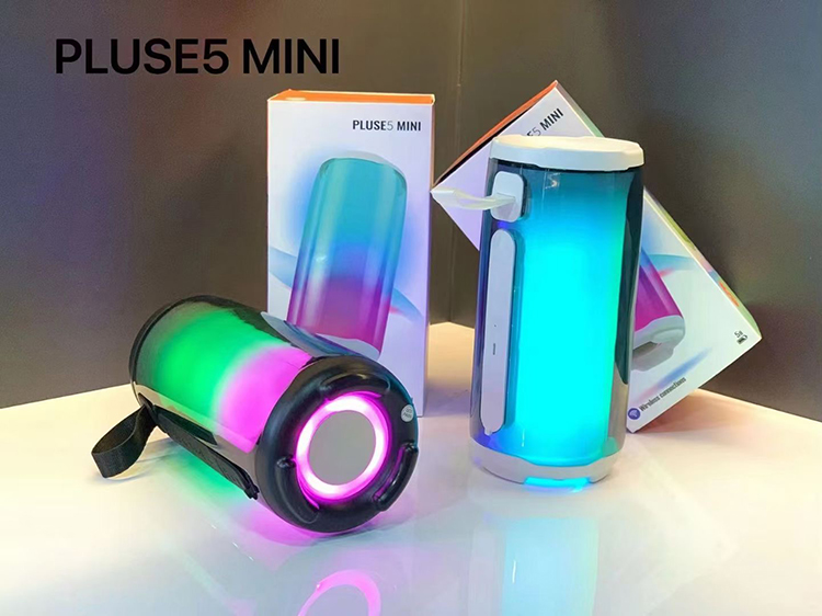 PLUSE5 Mini kablosuz taşınabilir BT hoparlör tam ekran göz kamaştırıcı ışık ev sineması Mic AUX pil hoparlörler